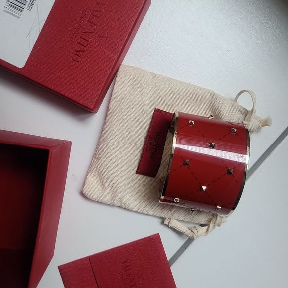 🆕️ VALENTINO Garavani Rockstud cuff stud bracelet Gift - Picture 8 of 16